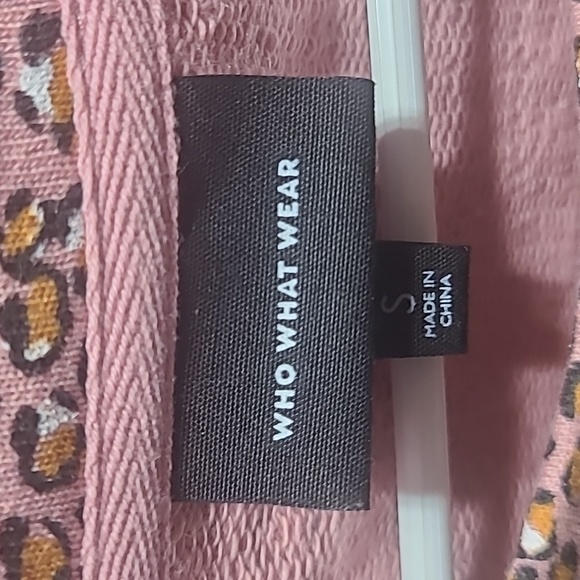 Who What Wear Animal Print Top - Picture 2 of 3